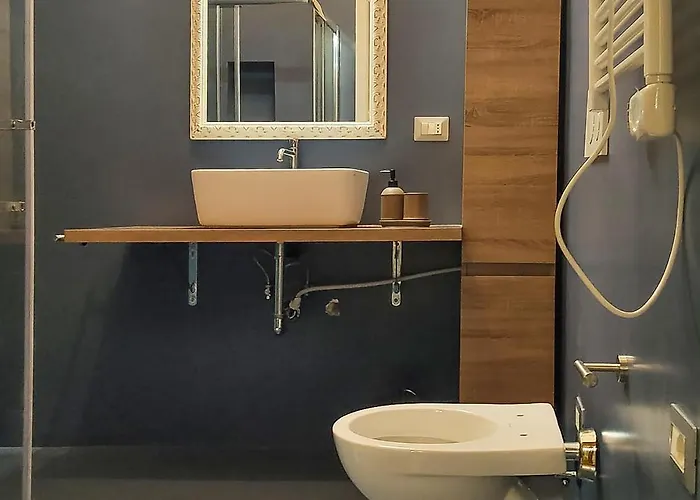 1 Bedroom Lovely In * Rom