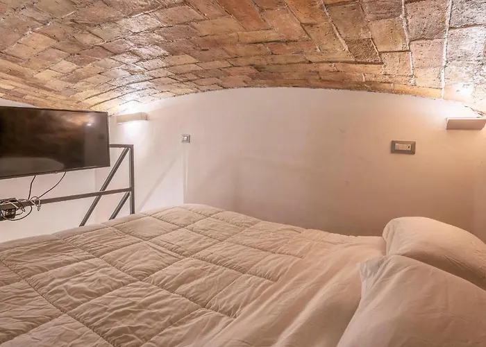 1 Bedroom Lovely In Apartment *